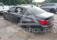 2015 BMW 750 фото