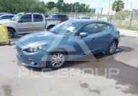 2015 Mazda 3 photo