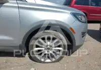 2015 Lincoln MKC photo