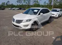 2015 Lincoln MKC photo