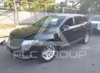 2015 Lincoln MKT photo