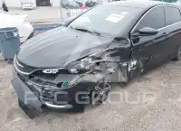 2015 Chrysler 200 photo