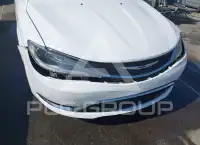 2015 Chrysler 200 фото