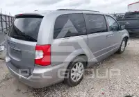2015 Chrysler TOWN & COUNTRY photo