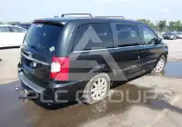 2015 Chrysler TOWN & COUNTRY фото