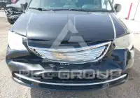 2015 Chrysler TOWN & COUNTRY photo