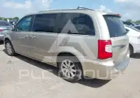 2015 Chrysler TOWN & COUNTRY фото