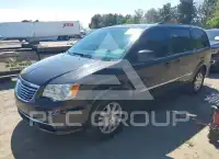 2015 Chrysler TOWN & COUNTRY photo