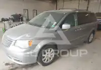 2015 Chrysler TOWN & COUNTRY фото
