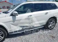 2015 Mercedes Benz GL 550 photo