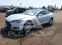 2015 Tesla Model S photo