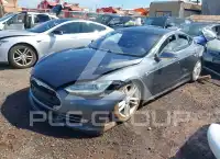 2015 Tesla Model S фото