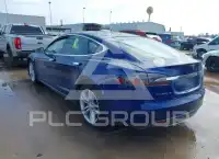 2015 Tesla Model S фото