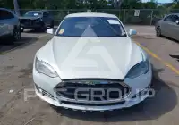2015 Tesla Model S photo