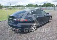 2015 Tesla Model S фото