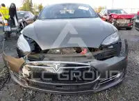 2015 Tesla Model S фото