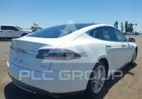 2015 Tesla Model S фото