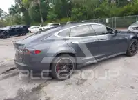 2015 Tesla Model S фото