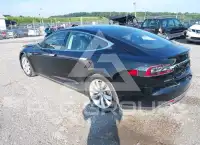 2015 Tesla Model S photo