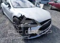 2015 Tesla Model S photo