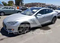 2015 Tesla Model S фото