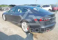 2015 Tesla Model S фото