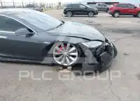 2015 Tesla Model S фото