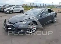 2015 Tesla Model S фото