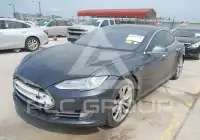2015 Tesla Model S фото
