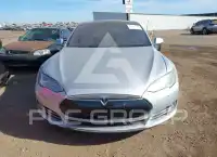 2015 Tesla Model S фото