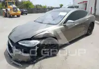 2015 Tesla Model S photo