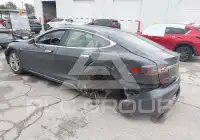 2015 Tesla Model S фото