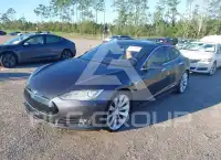 2015 Tesla Model S фото