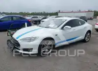 2015 Tesla Model S фото