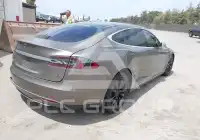 2015 Tesla Model S photo