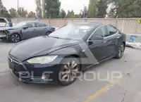 2015 Tesla Model S фото