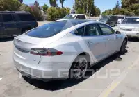 2015 Tesla Model S фото