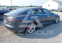 2015 Tesla Model S фото