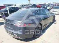 2015 Tesla Model S фото