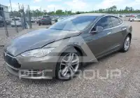 2015 Tesla Model S photo