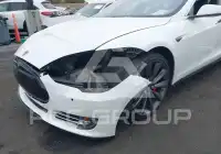 2015 Tesla Model S фото