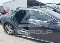 2015 Tesla Model S фото