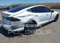 2015 Tesla Model S фото