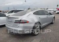 2015 Tesla Model S фото