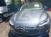 2015 Tesla Model S фото