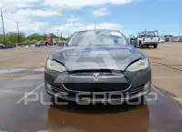 2015 Tesla Model S фото