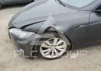 2015 Tesla Model S photo