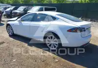 2015 Tesla Model S фото