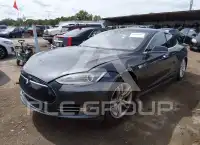 2015 Tesla Model S фото