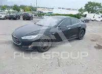2015 Tesla Model S фото